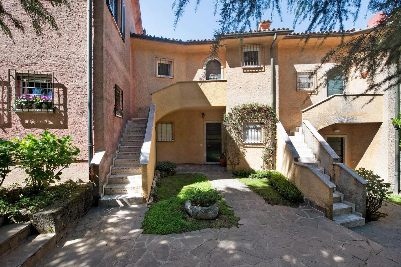 Residence I Prati Di Giussana Lierna Luaran gambar